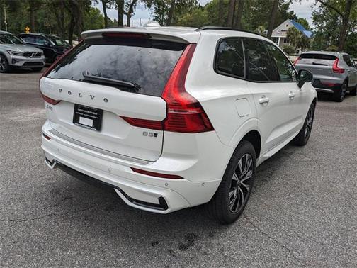 2025 Volvo XC60 B5 Plus