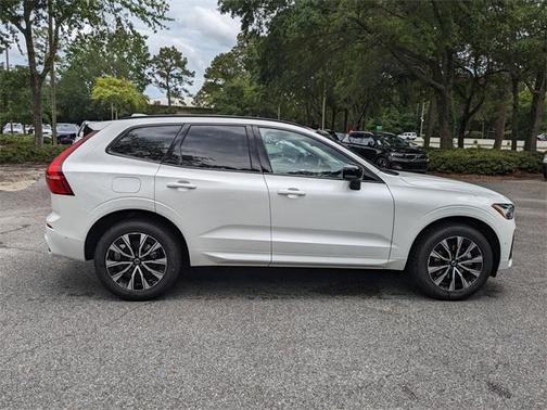 2025 Volvo XC60 B5 Plus