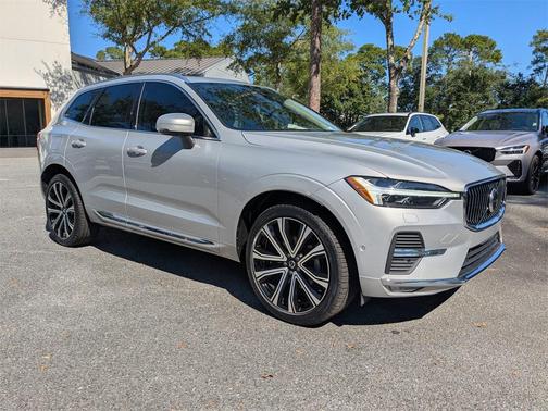 2023 Volvo XC60 B5 Ultimate Bright Theme