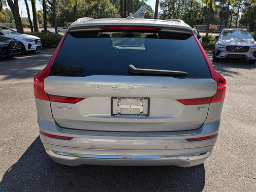 2023 Volvo XC60 B5 Ultimate Bright Theme