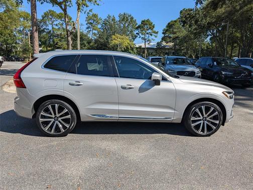 2023 Volvo XC60 B5 Ultimate Bright Theme