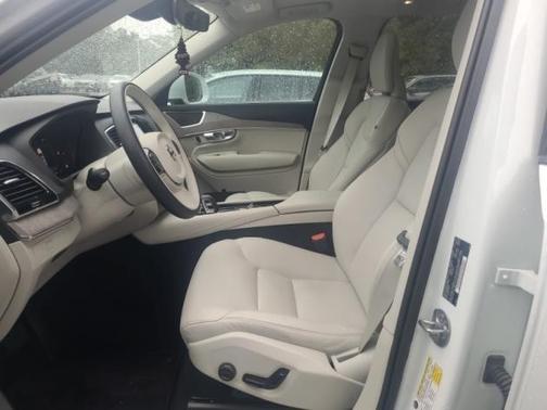 2024 Volvo XC90 B6 Plus Bright Theme 7-Seater