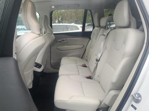 2024 Volvo XC90 B6 Plus Bright Theme 7-Seater