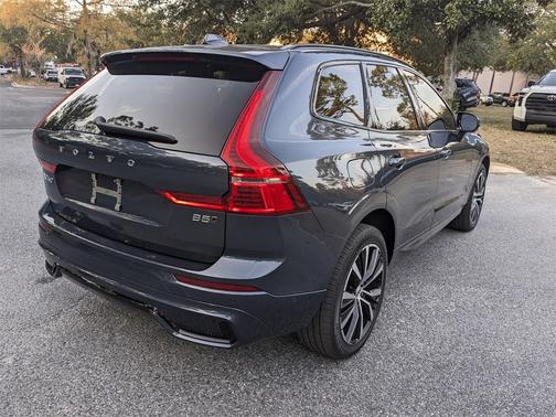 2024 Volvo XC60 B5 Plus Dark Theme