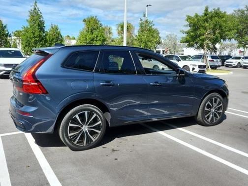 2024 Volvo XC60 B5 Plus Dark Theme