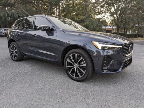 2024 Volvo XC60 B5 Plus Dark Theme