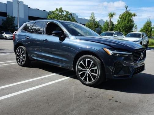 2024 Volvo XC60 B5 Plus Dark Theme