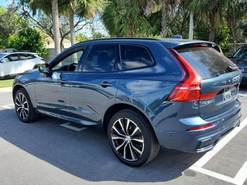 2024 Volvo XC60 B5 Plus Dark Theme