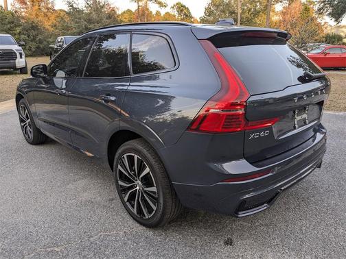 2024 Volvo XC60 B5 Plus Dark Theme