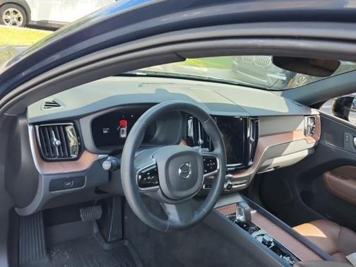 2024 Volvo XC60 B5 Plus Dark Theme