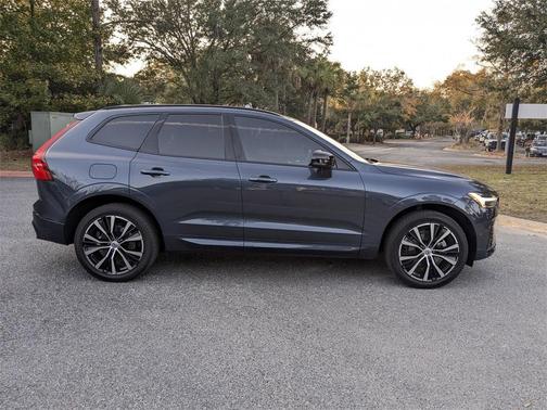 2024 Volvo XC60 B5 Plus Dark Theme