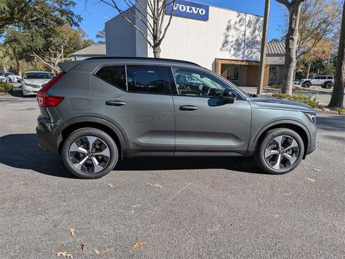 2026 Volvo XC40 B5 Plus