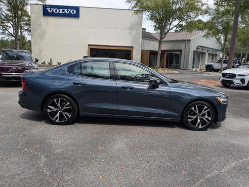 2024 Volvo S60 B5 Core Dark Theme