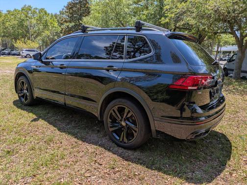 Deep Black 2023 Volkswagen Tiguan 2.0T SE R-Line Black