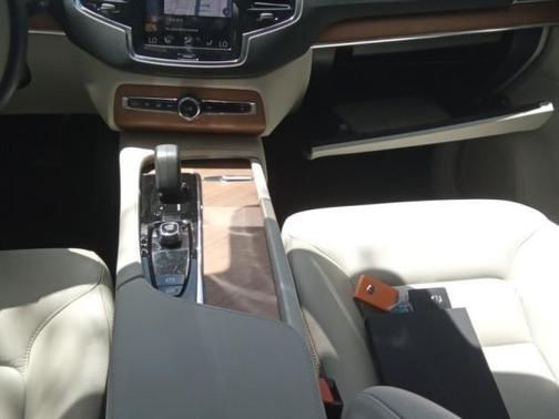 2022 Volvo XC90 Recharge Plug-In Hybrid T8 Inscription Expression 6 Passenger
