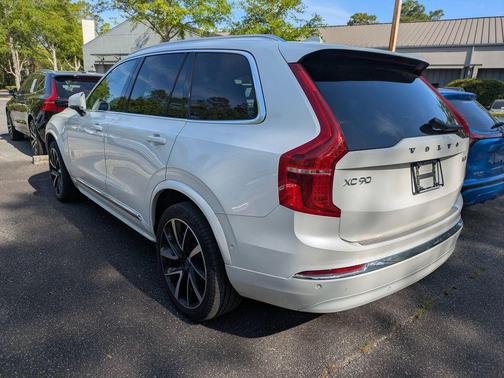 Crystal White Metallic 2023 Volvo XC90 B6 Plus 7-Seater