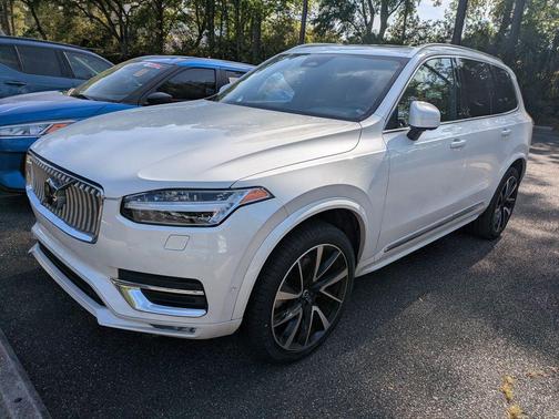 Crystal White Metallic 2023 Volvo XC90 B6 Plus 7-Seater