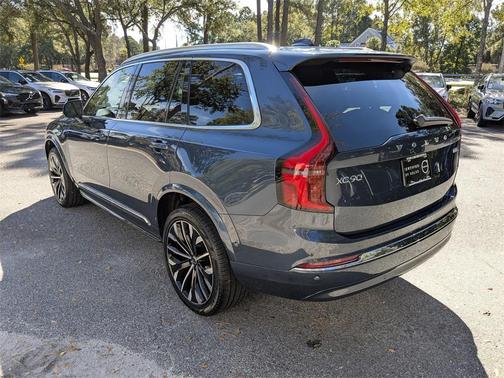 2025 Volvo XC90 B5 Plus 7-Seater