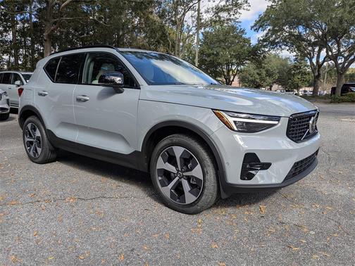 2026 Volvo XC40 B5 Plus