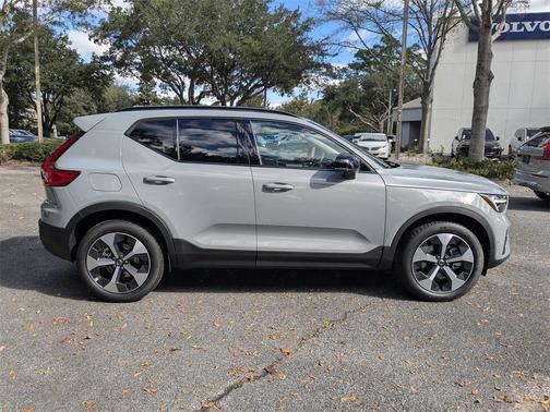 2026 Volvo XC40 B5 Plus