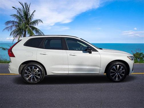 2025 Volvo XC60 B5 Plus