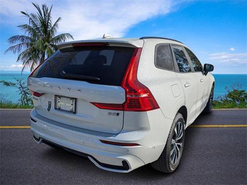 2025 Volvo XC60 B5 Plus