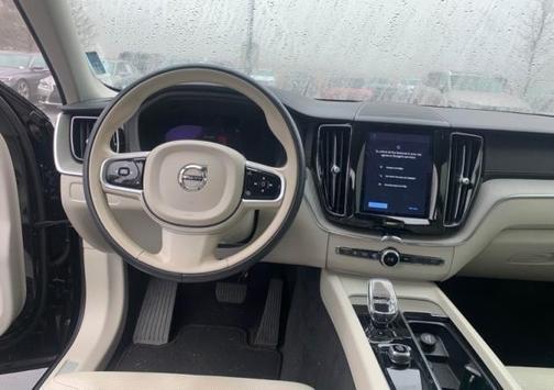 2023 Volvo XC60 B5 Ultimate Bright Theme