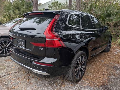 2023 Volvo XC60 B5 Ultimate Bright Theme