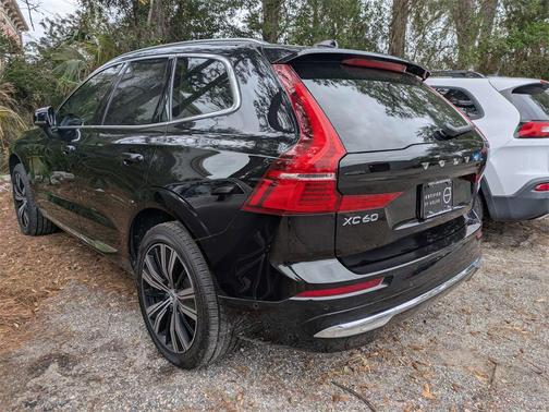 2023 Volvo XC60 B5 Ultimate Bright Theme