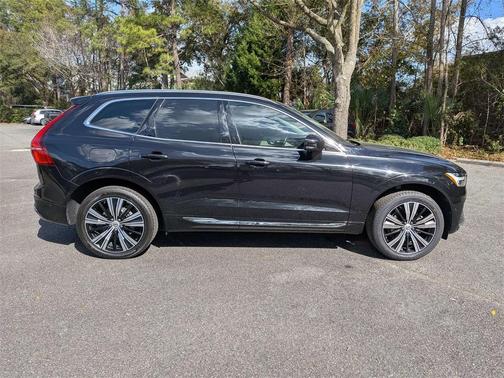 2023 Volvo XC60 B5 Ultimate Bright Theme