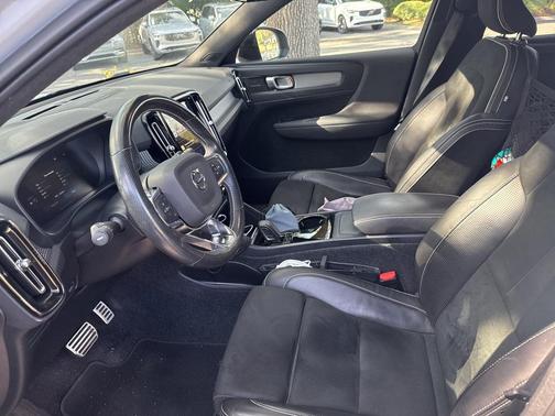 2021 Volvo XC40 Recharge Pure Electric P8