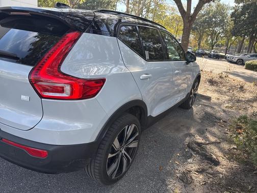 2021 Volvo XC40 Recharge Pure Electric P8