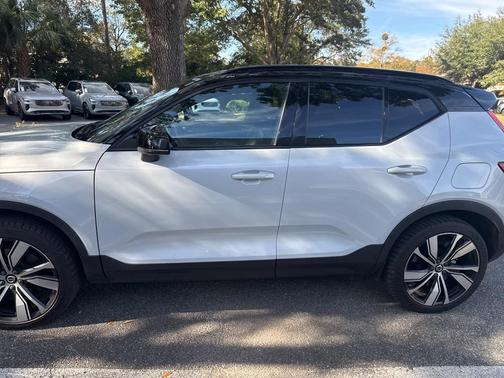 2021 Volvo XC40 Recharge Pure Electric P8