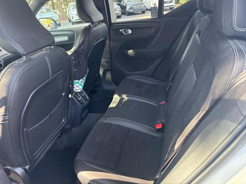 2021 Volvo XC40 Recharge Pure Electric P8