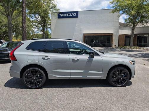 2026 Volvo XC60 B5 Ultra Black Edition