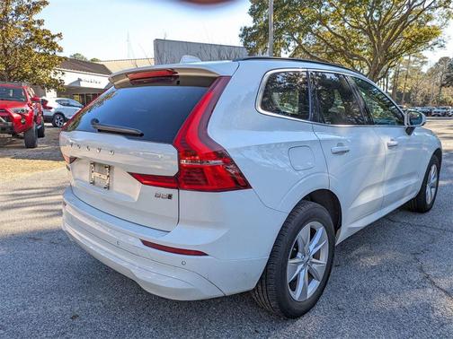 2022 Volvo XC60 B5 Momentum