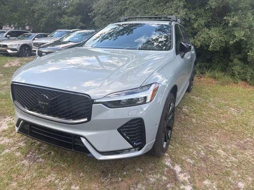 Vapour Grey Metallic 2026 Volvo XC60 B5 Ultra Black Edition