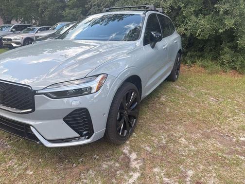 Vapour Grey Metallic 2026 Volvo XC60 B5 Ultra Black Edition