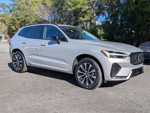 2025 Volvo XC60 B5 Plus