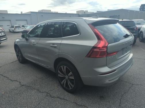 2023 Volvo XC60 B5 Plus Bright Theme