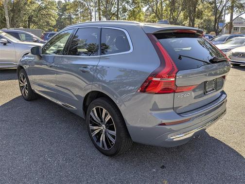 2023 Volvo XC60 B5 Plus Bright Theme