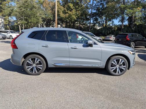 2023 Volvo XC60 B5 Plus Bright Theme