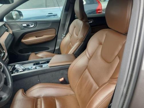 2022 Volvo XC60 B5 Inscription