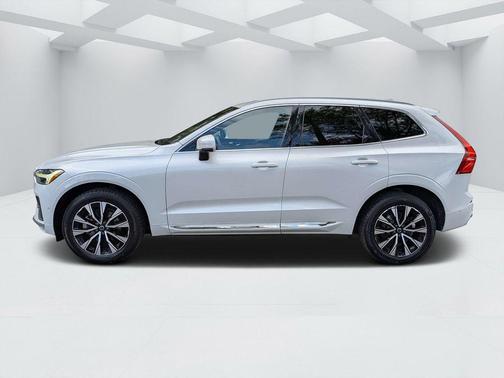 Crystal White Metallic 2023 Volvo XC60 B5 Plus Bright Theme