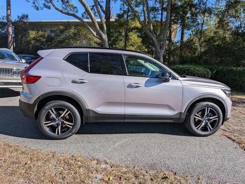 2026 Volvo XC40 Core, B4 FWD Gas (mild hybrid), Dark