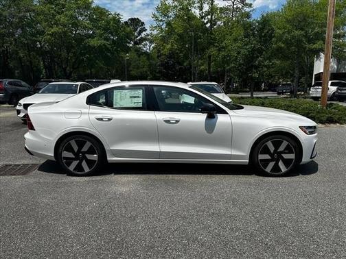 2024 Volvo S60 Recharge Plug-In Hybrid T8 Plus Dark Theme