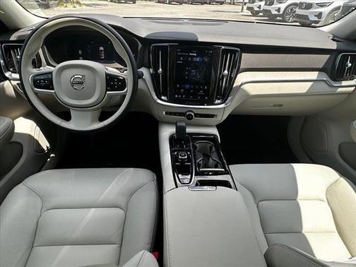 2024 Volvo S60 Recharge Plug-In Hybrid T8 Plus Dark Theme