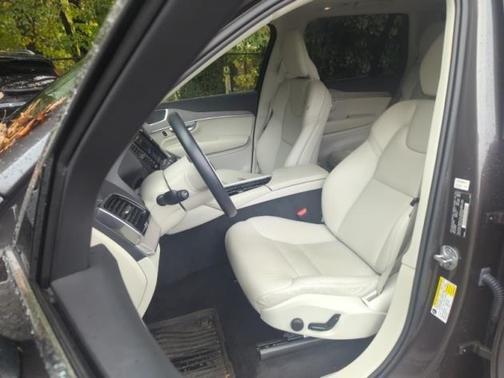 2024 Volvo XC90 Recharge Plug-In Hybrid T8 Plus Bright Theme 7-Seater