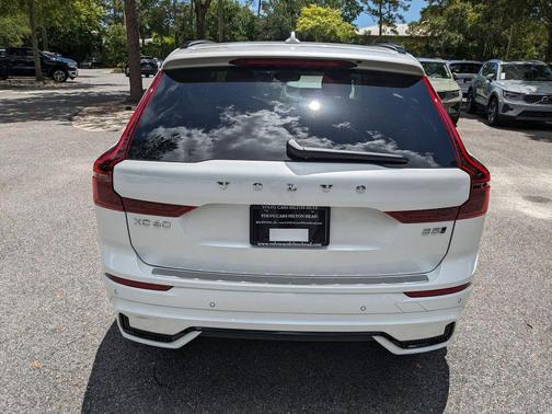 2026 Volvo XC60 B5 Ultra