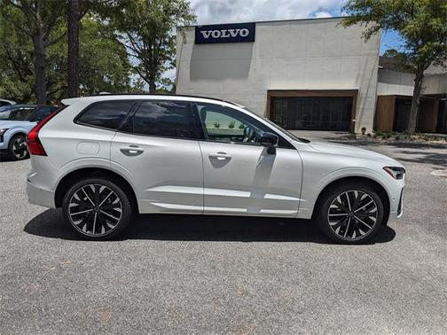 2026 Volvo XC60 B5 Ultra
